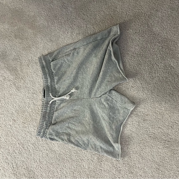 Small gray shorts H&M - Picture 2 of 4